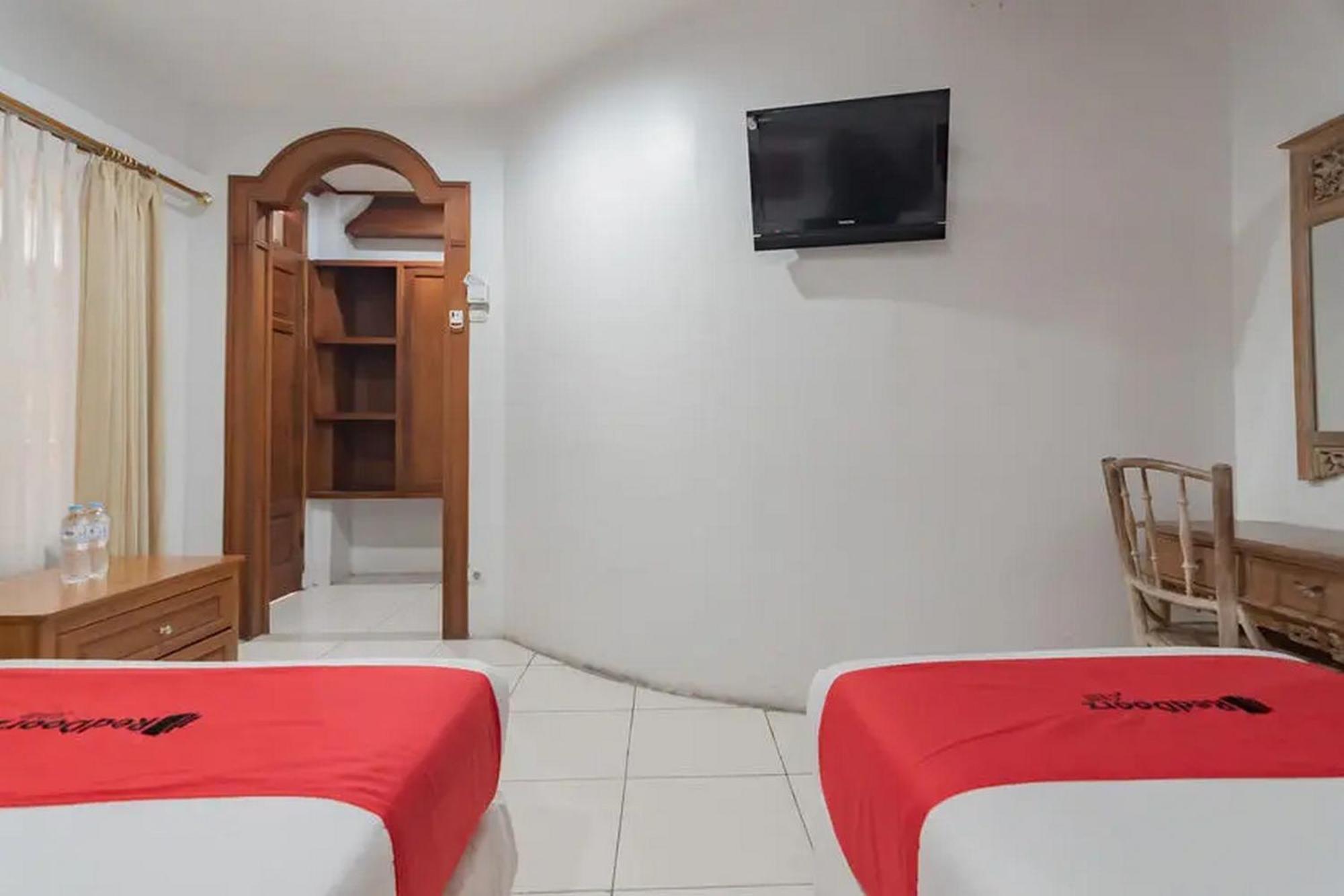 Reddoorz At Arwiga Hotel Near Rs Hasan Sadikin Bandung Luaran gambar