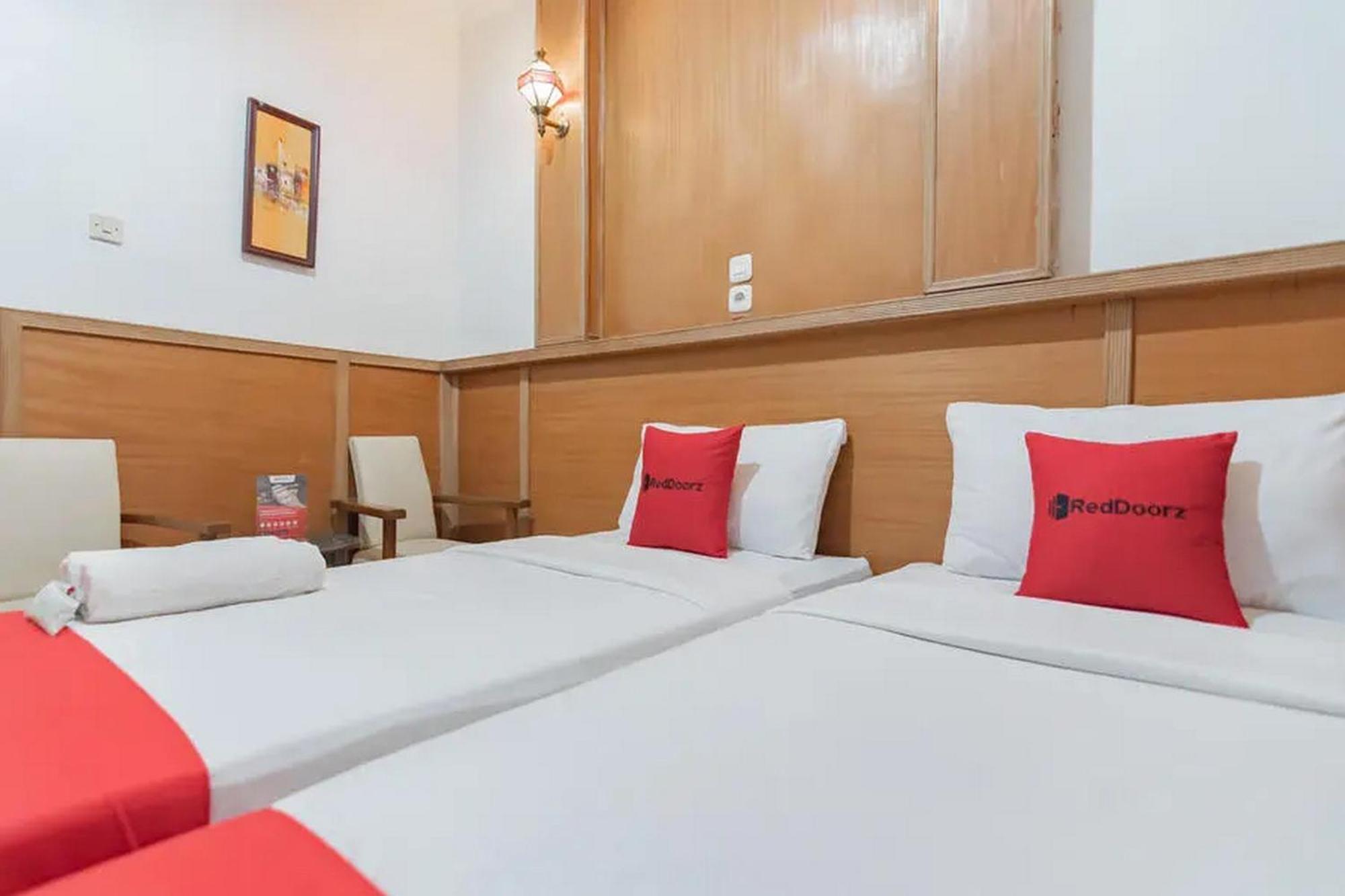 Reddoorz At Arwiga Hotel Near Rs Hasan Sadikin Bandung Luaran gambar