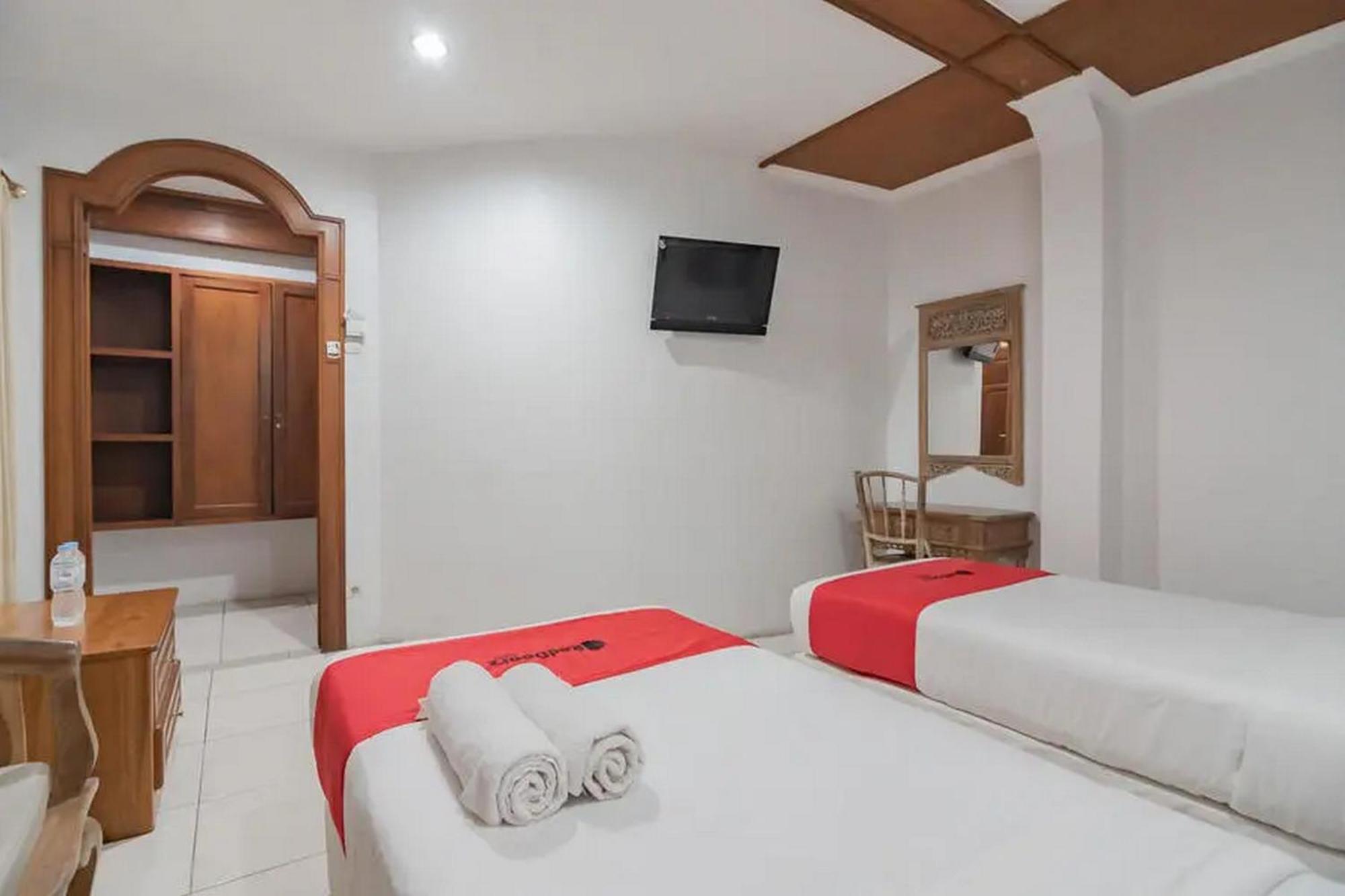 Reddoorz At Arwiga Hotel Near Rs Hasan Sadikin Bandung Luaran gambar